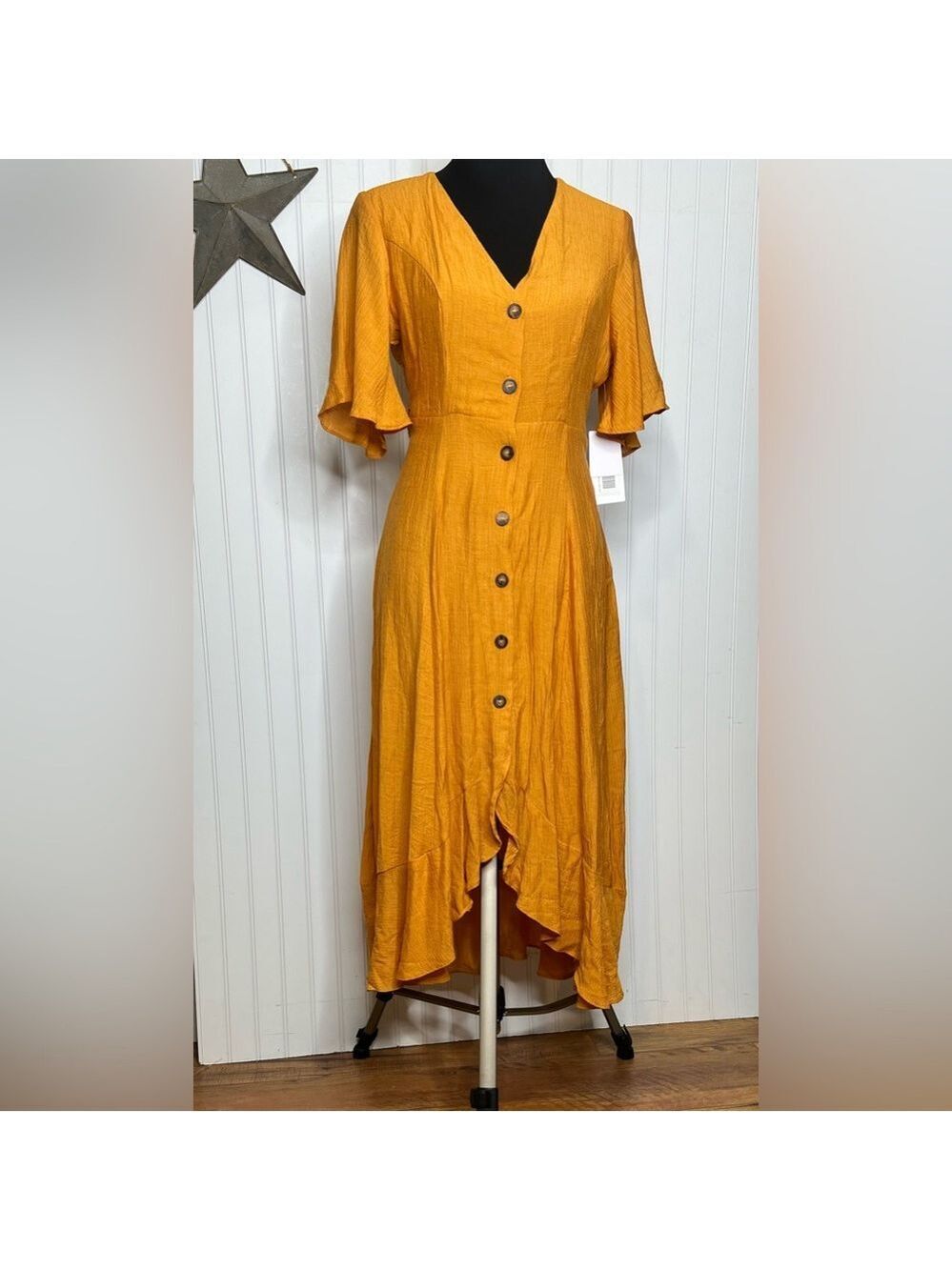 Chic Button-Front Midi Dress in Vibrant Marigold New Size Small